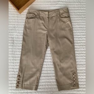 New Directions Capri Pants Crop Buttons Lightweight Tan Women’s Petite Size 6